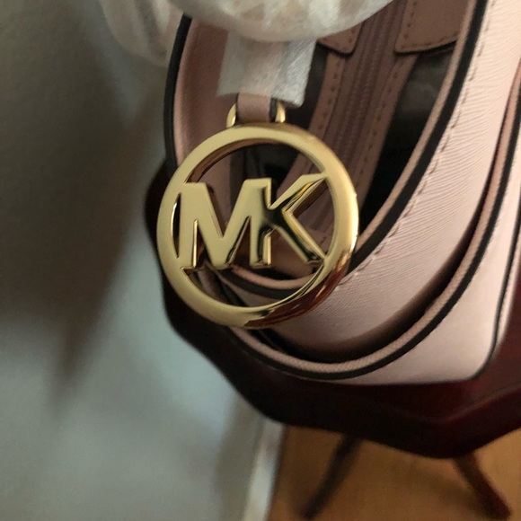 Michael Kors tote - Picture 7 of 11